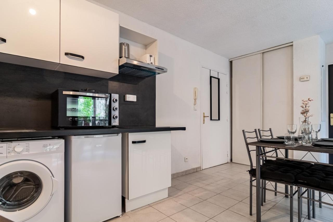 Le Laury Apartment Le Luc Exterior photo